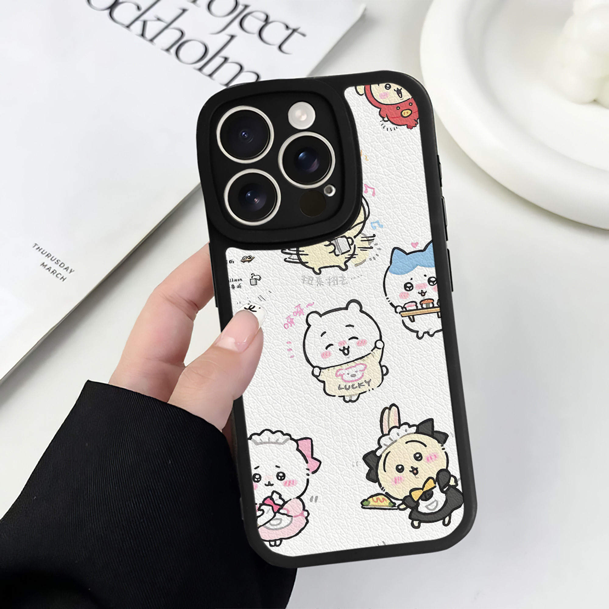（画像用） ちいかわ Chii-kawa 【iPhone 16シリーズ対応】シリコンスマホケース（レザー調） 材質：シリコン